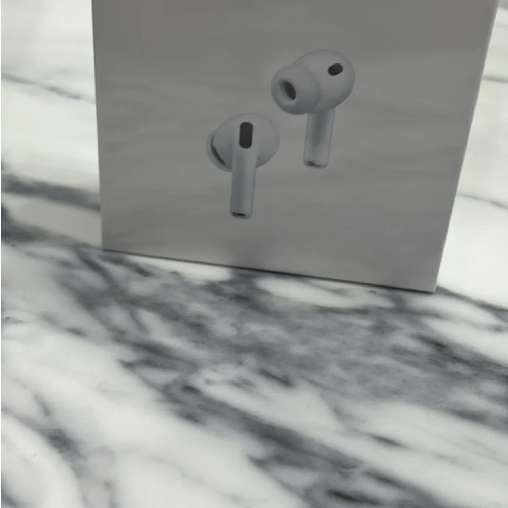 Apple White Wireless Earbuds